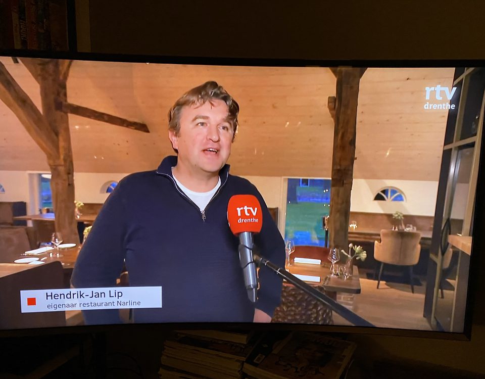 Hendrik-Jan Lip wordt geïnterviewd door RTV-Drenthe.