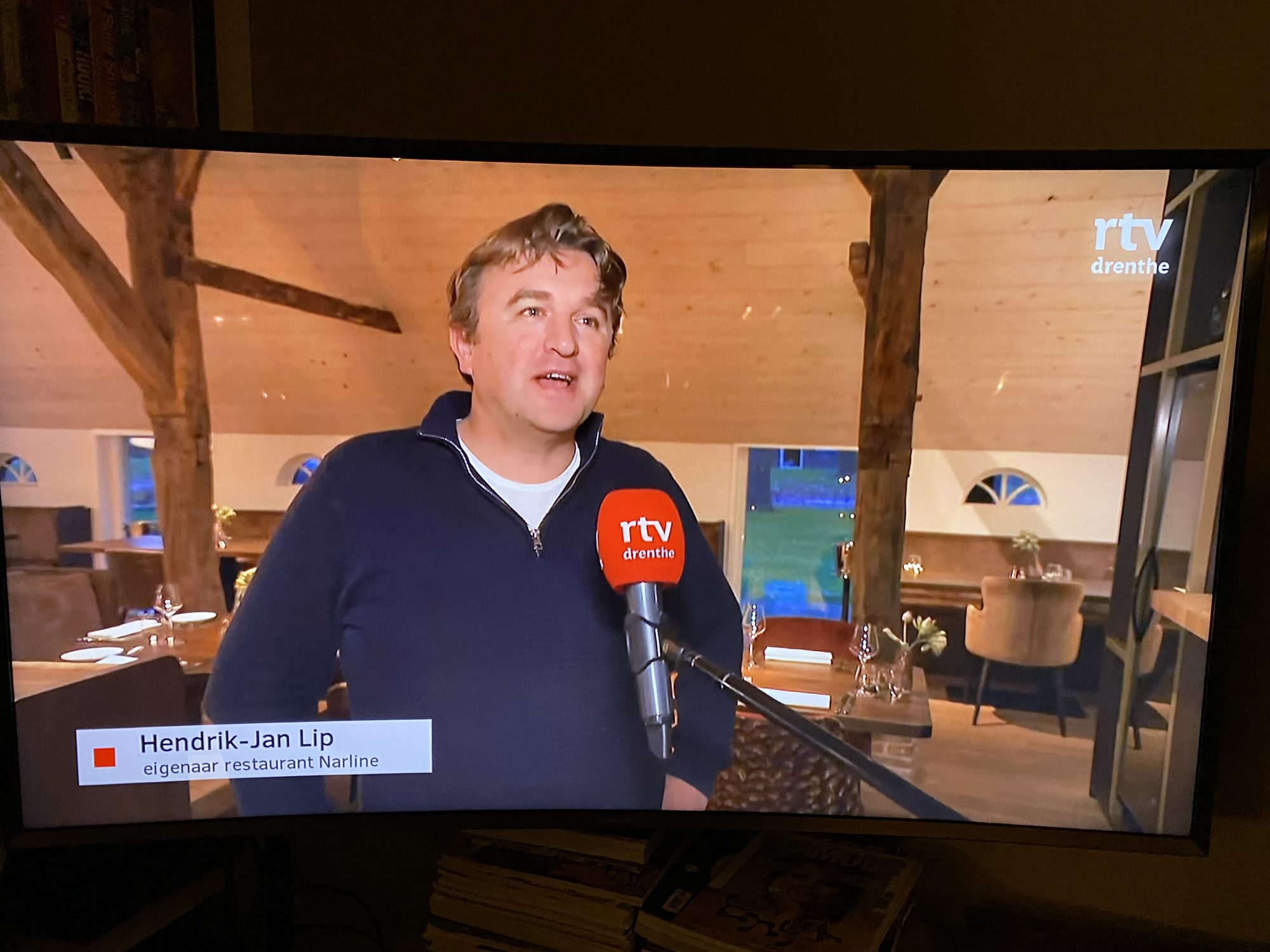 Hendrik-Jan Lip wordt geïnterviewd door RTV-Drenthe.